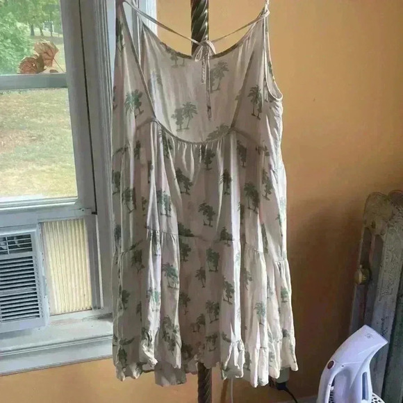 Palm Tree Dress - Picture 2 of 3